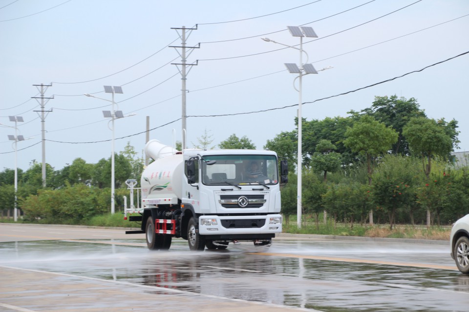 東風多利卡D9程力12方霧炮車抑塵車 (10)